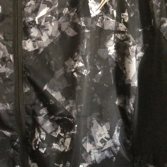 Old navy active jacket - Picture 2 of 2